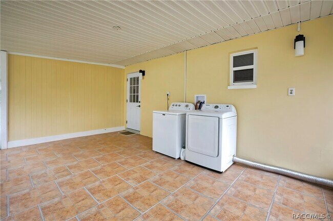 Building Photo - 1019 E Turner Camp Rd