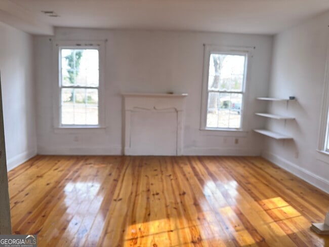 Building Photo - 6 Church St