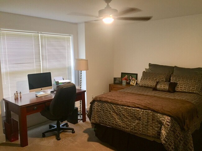 Building Photo - 2 Bedroom Home South Burlington Available 6/1