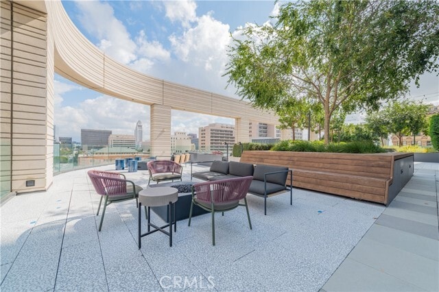 Building Photo - 400 S Broadway