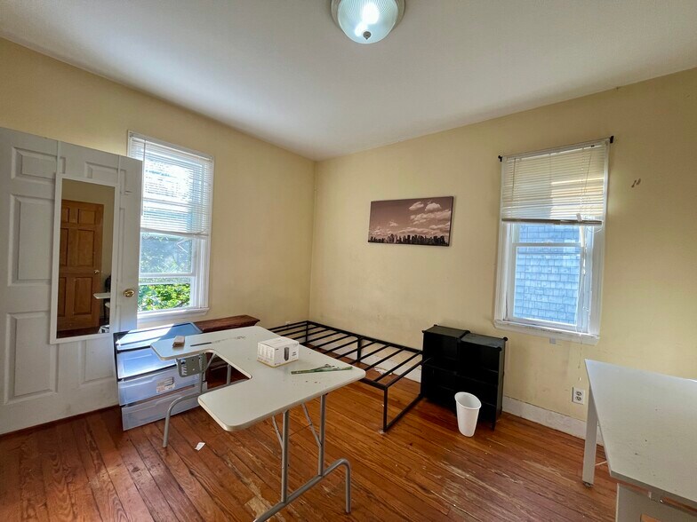 Building Photo - 49 Beech Glen St