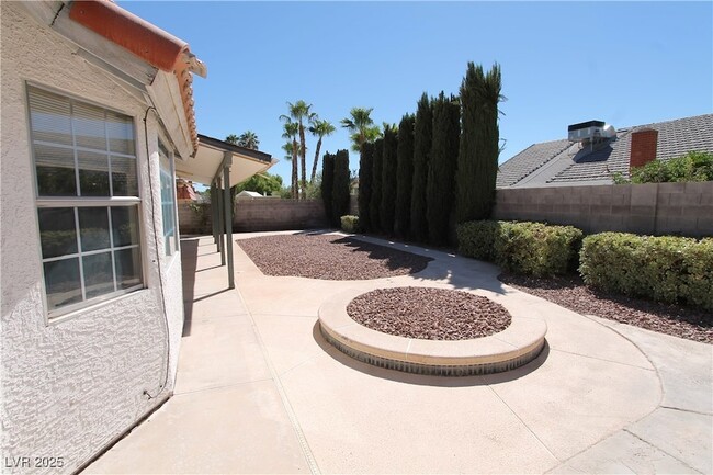 Building Photo - 6605 Vicuna Dr