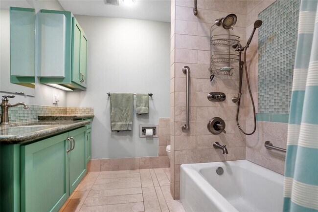 Building Photo - 5851 Doliver Dr