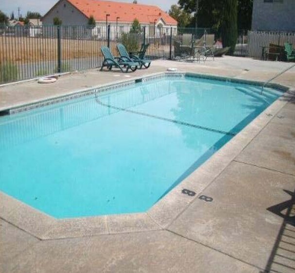 Pool - Palmdale Meadows Apartments
