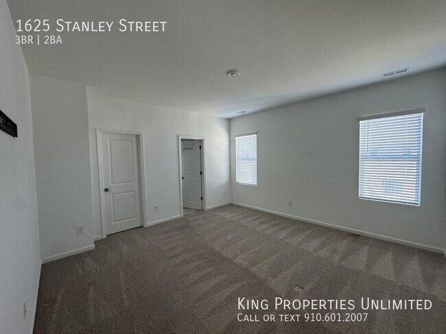 Building Photo - 1625 Stanley St