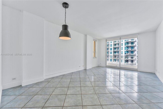Building Photo - 888 Brickell Key Dr