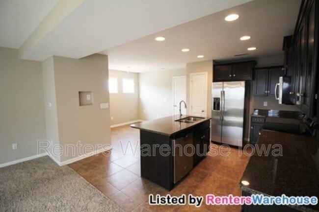 Building Photo - 9155 Coneflower Dr