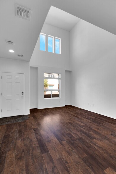 Building Photo - 4154 N Thurston Ln