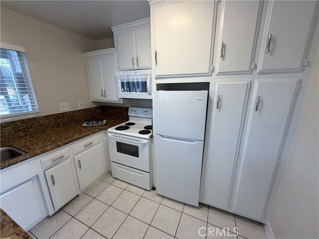 Building Photo - 931 W 19th St