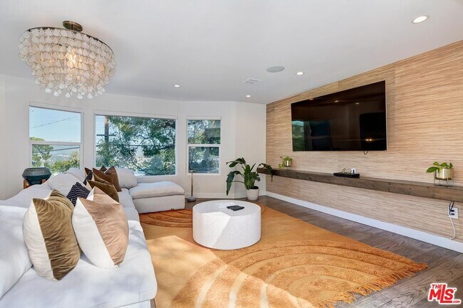 Building Photo - 3350 Coy Dr