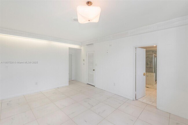 Building Photo - 5255 Collins Ave