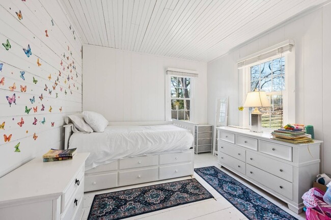 Building Photo - 6 PRIVATE Row