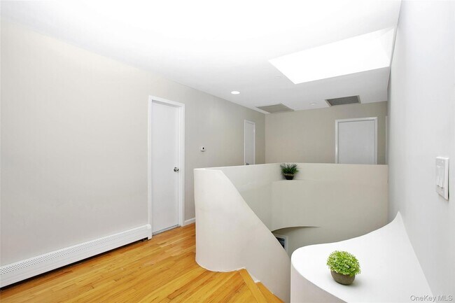 Building Photo - 5 Kensington St