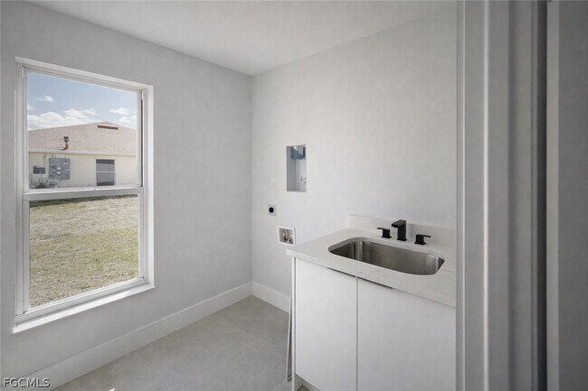 Building Photo - 4529 18th St SW