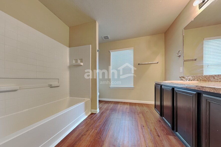Building Photo - 847 Darbydale Crossing Ln