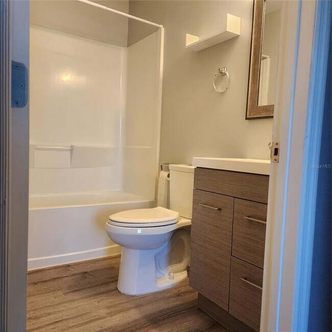 Building Photo - 876 116th Ave N