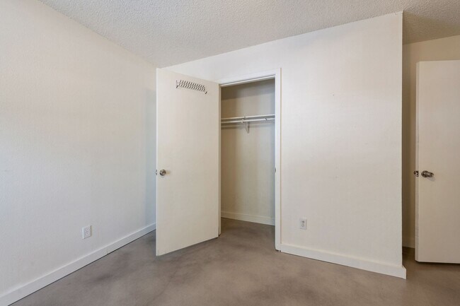 Building Photo - 5612 William Holland Ave