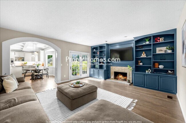 Building Photo - 17981 SW Meadowlark Ln