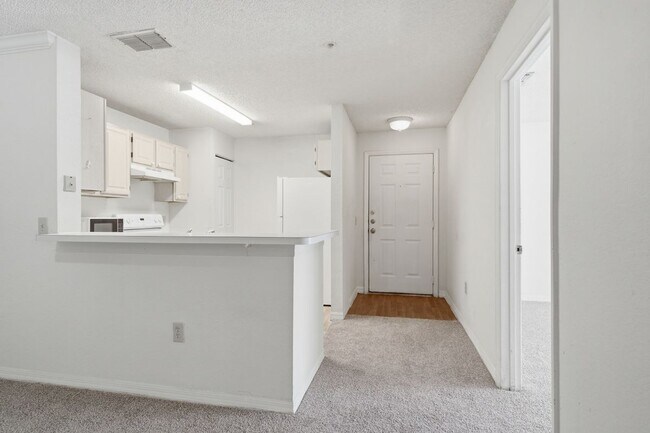 Building Photo - 4240 Summer Landing Dr