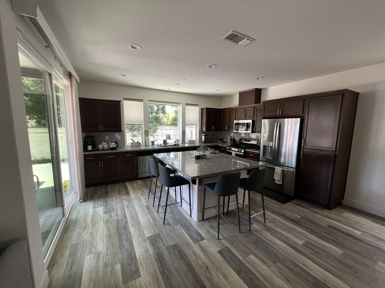 Kitchen - 5176 Julia Berger Cir