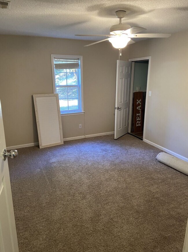 Building Photo - Beautiful home in Emerald Isle.