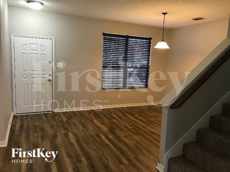 Building Photo - 4817 Palm Ridge Dr