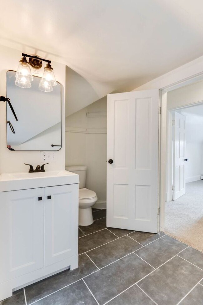 Building Photo - Beautifully Updated 4 BR/2 BA Upper-Level Duplex in Minneapolis with 2-Car Garage!