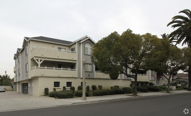 Building Photo - Palm Court Apartments