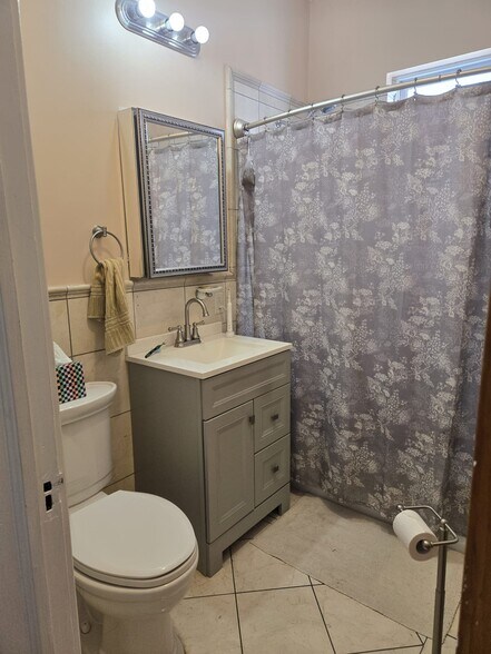 Building Photo - 63 68th St