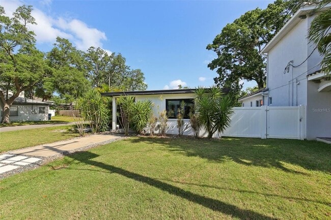 Building Photo - 3131 W Fielder St