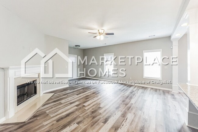 Building Photo - 440 Tree Line Dr