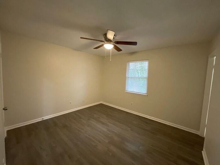 Building Photo - 2336 Pebble Rock E