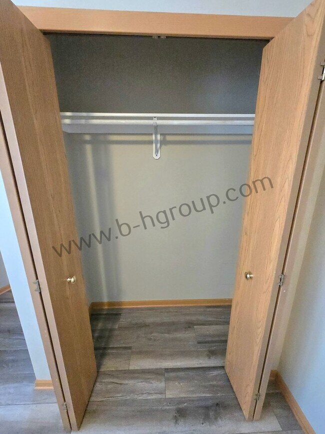 Building Photo - 2333 Roosevelt Rd