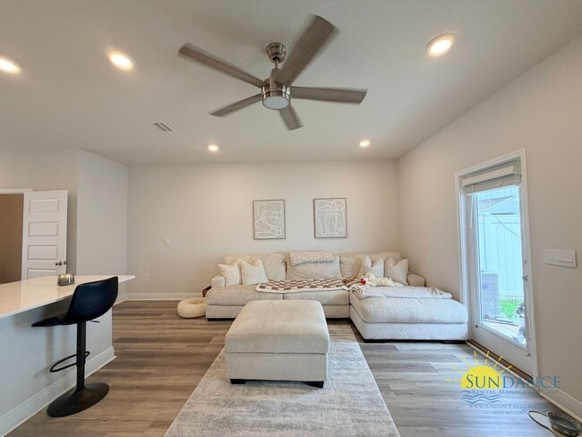 Building Photo - Stunning 3 Bedroom Townhouse in Brittany Oaks!
