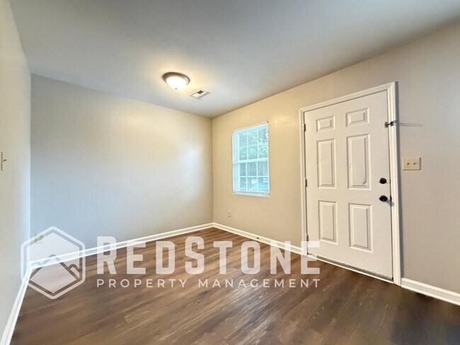 Building Photo - 221 Quintas Ave
