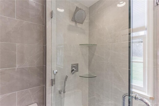 Building Photo - 49 Sunset Dr