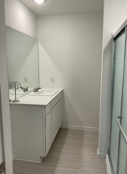 Primary Bathroom - 259 Ottawa Way