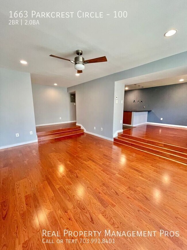 Building Photo - 1663 Parkcrest Cir