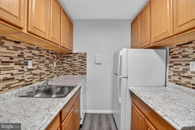 Building Photo - 7505 Riverdale Rd