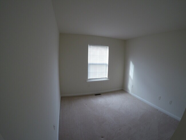 Building Photo - 2123 Quail Hollow Dr