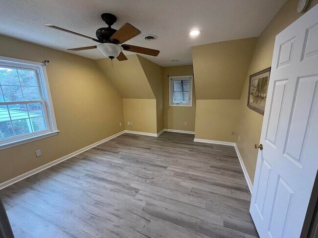 Building Photo - 613 62nd Ave N