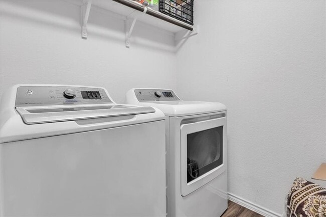 Building Photo - 6013 Amalea Ln