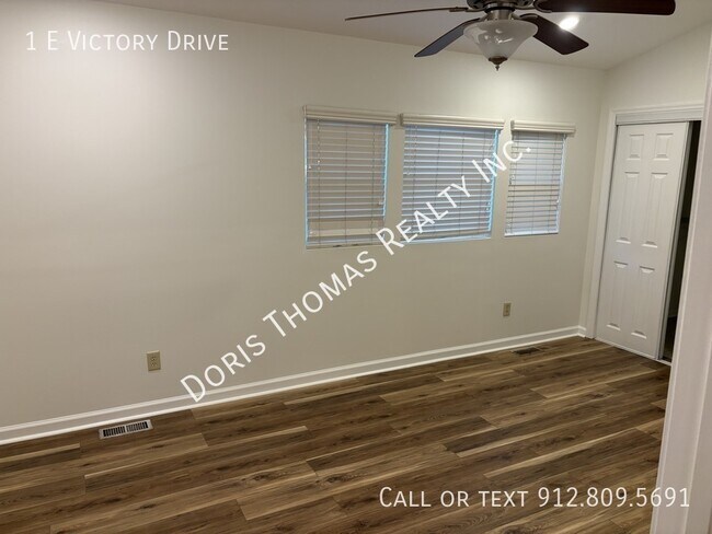 Building Photo - 1 E Victory Dr