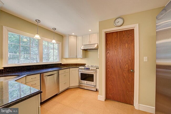 Building Photo - 6717 44th Ave