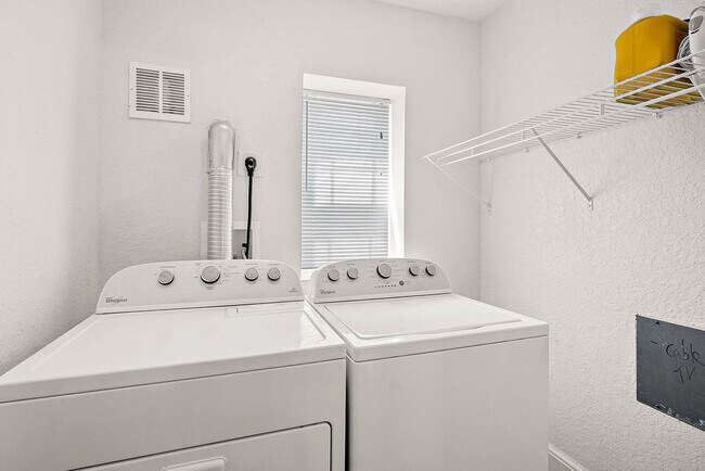 Building Photo - 92 Washington St