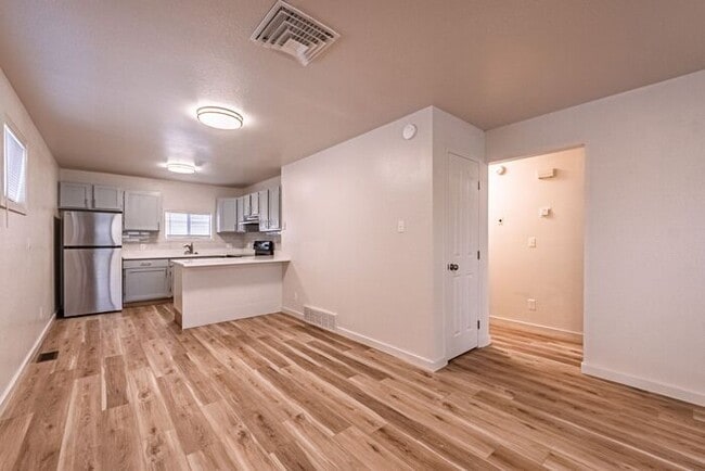 Building Photo - Renovated Cozy 2-Bedroom Duplex |Utilities Included! | Move-In Special - 50% off the first month’...