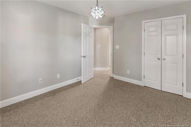 Building Photo - 136 Cottswold Ln