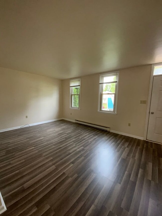 Building Photo - 223 Cross Keys Dr
