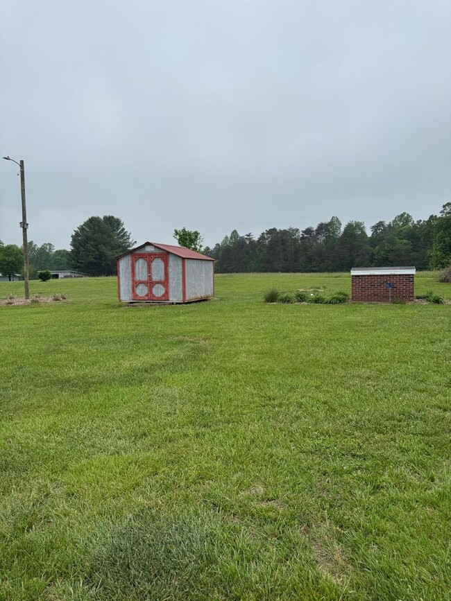 Building Photo - Charming 3 Bed, 2 Bath Home in Maiden – Pe...