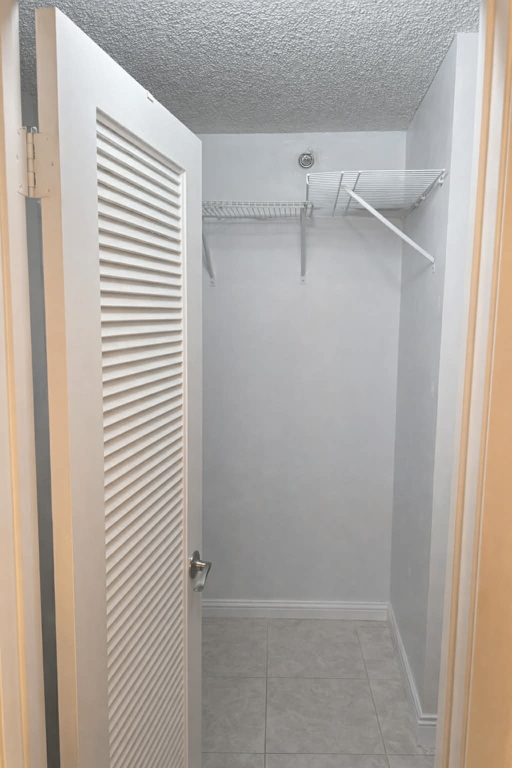 Building Photo - 3300 W Rolling Hills Cir